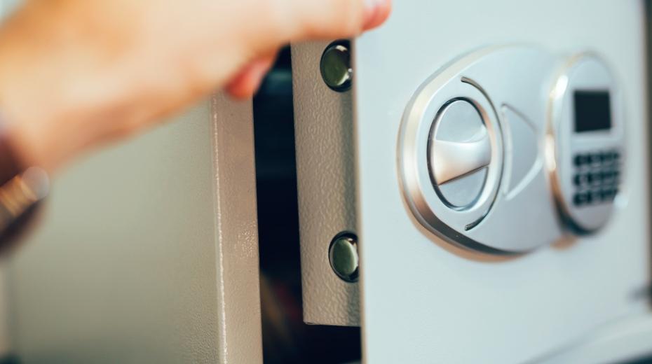 How do open banking PIS and payment rails providers differ from each other?